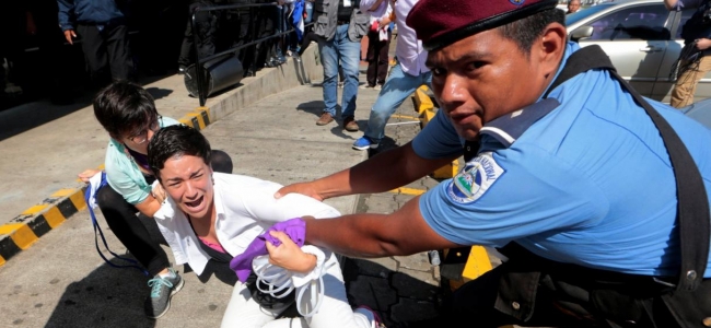 nicaragua-policia-reprime-brutalmente-protesta-contra-ortega-en-managua